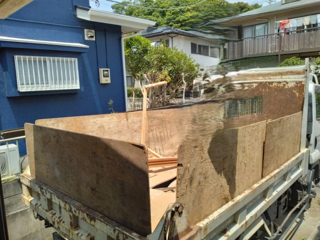 エスブロック　廃材搬出