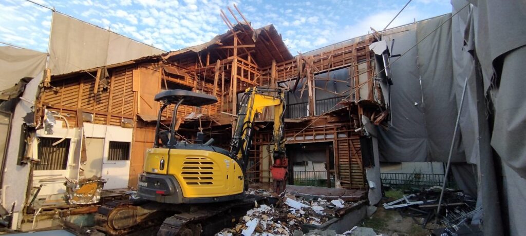 エスブロック 重機解体