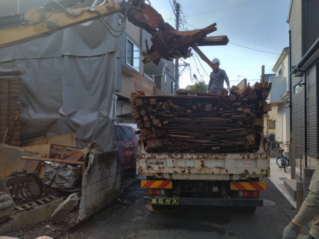 エスブロック　廃材積込み